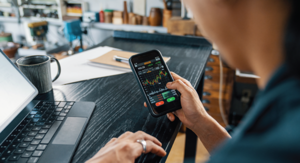 Bridging the Gap: How trading software UX/UI can catch up to the smartphone